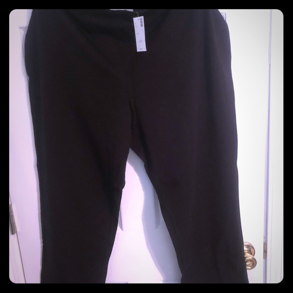 Black pull on pants.